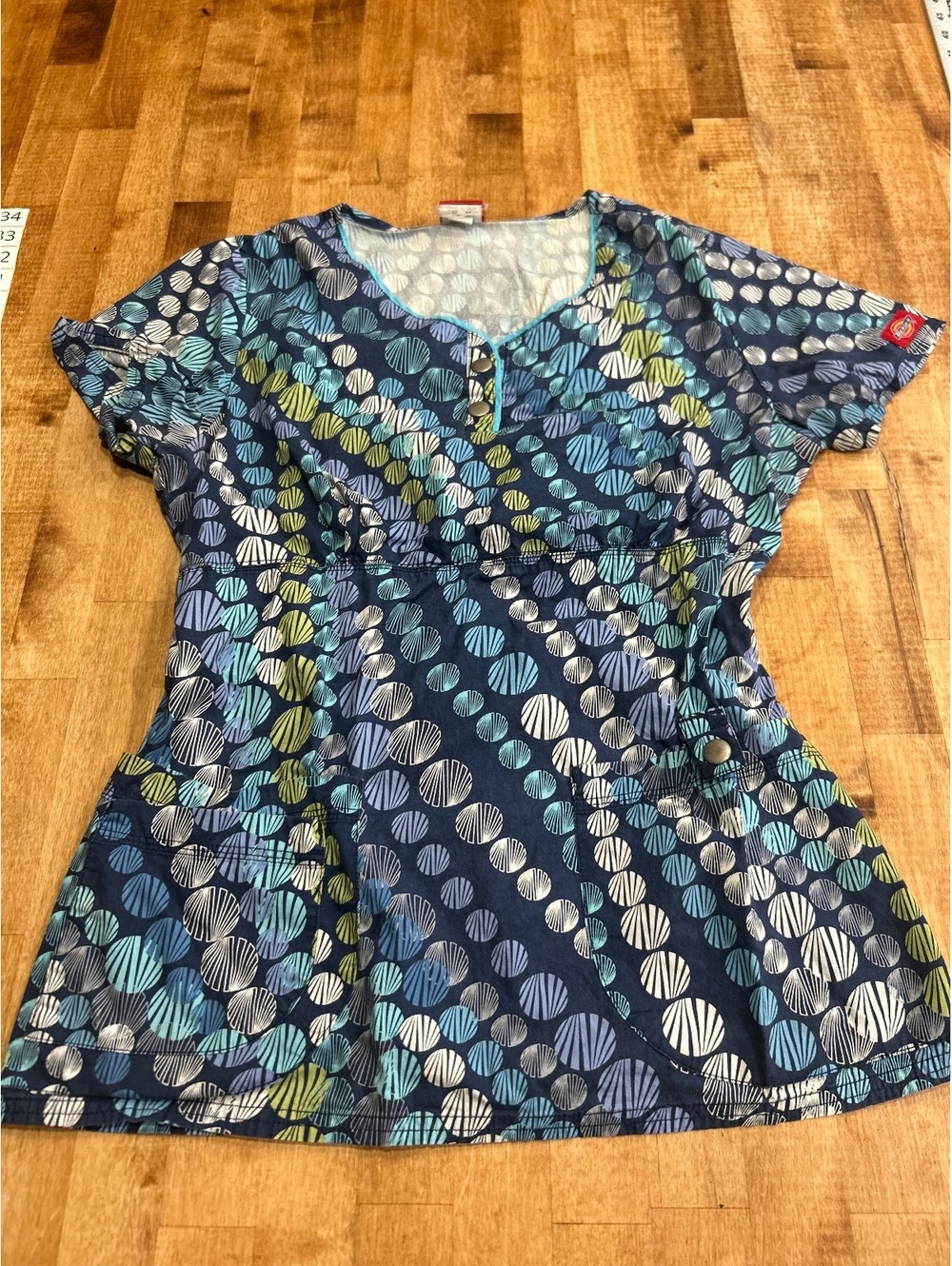 Dickies Women's Printed V-Neck Scrub Top Size 32